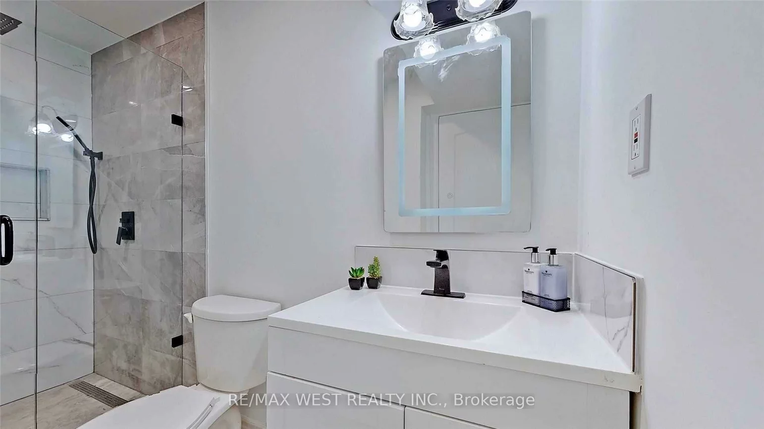 360, Dixon, Central Newmarket, Newmarket