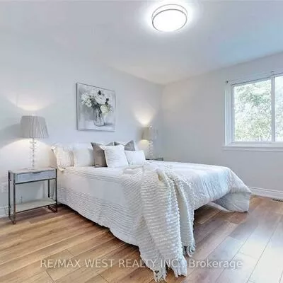 360, Dixon, Central Newmarket, Newmarket