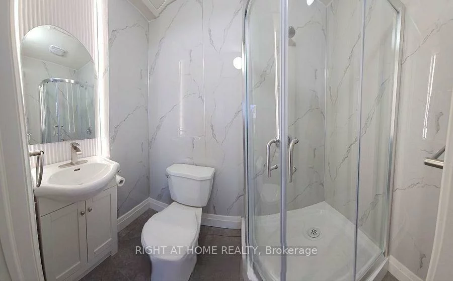 703, Sunnypoint, Huron Heights-Leslie Valley, Newmarket