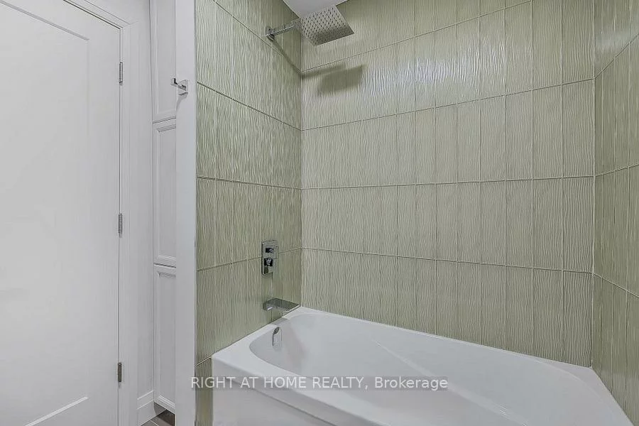 703, Sunnypoint, Huron Heights-Leslie Valley, Newmarket