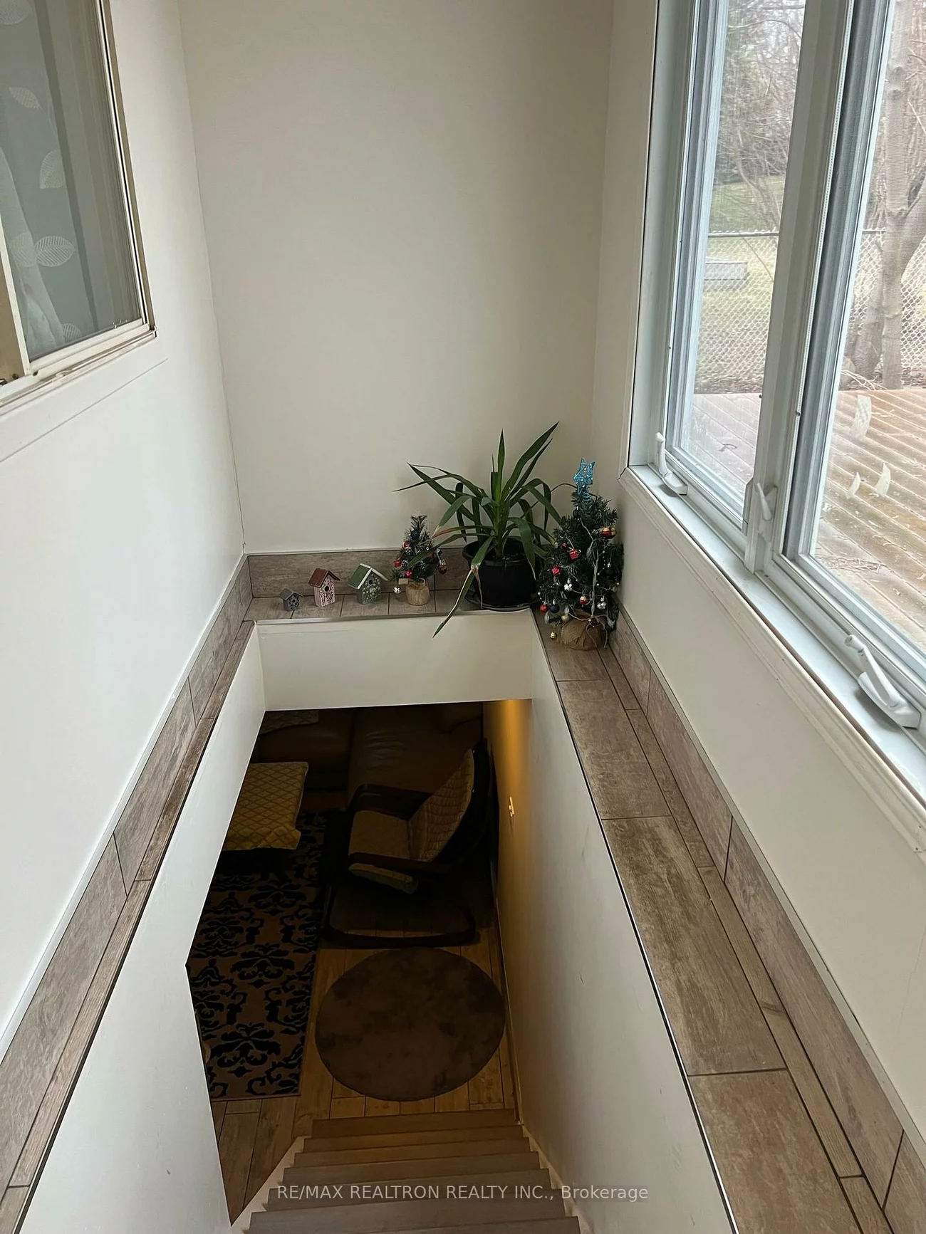 305, Eagle, Central Newmarket, Newmarket