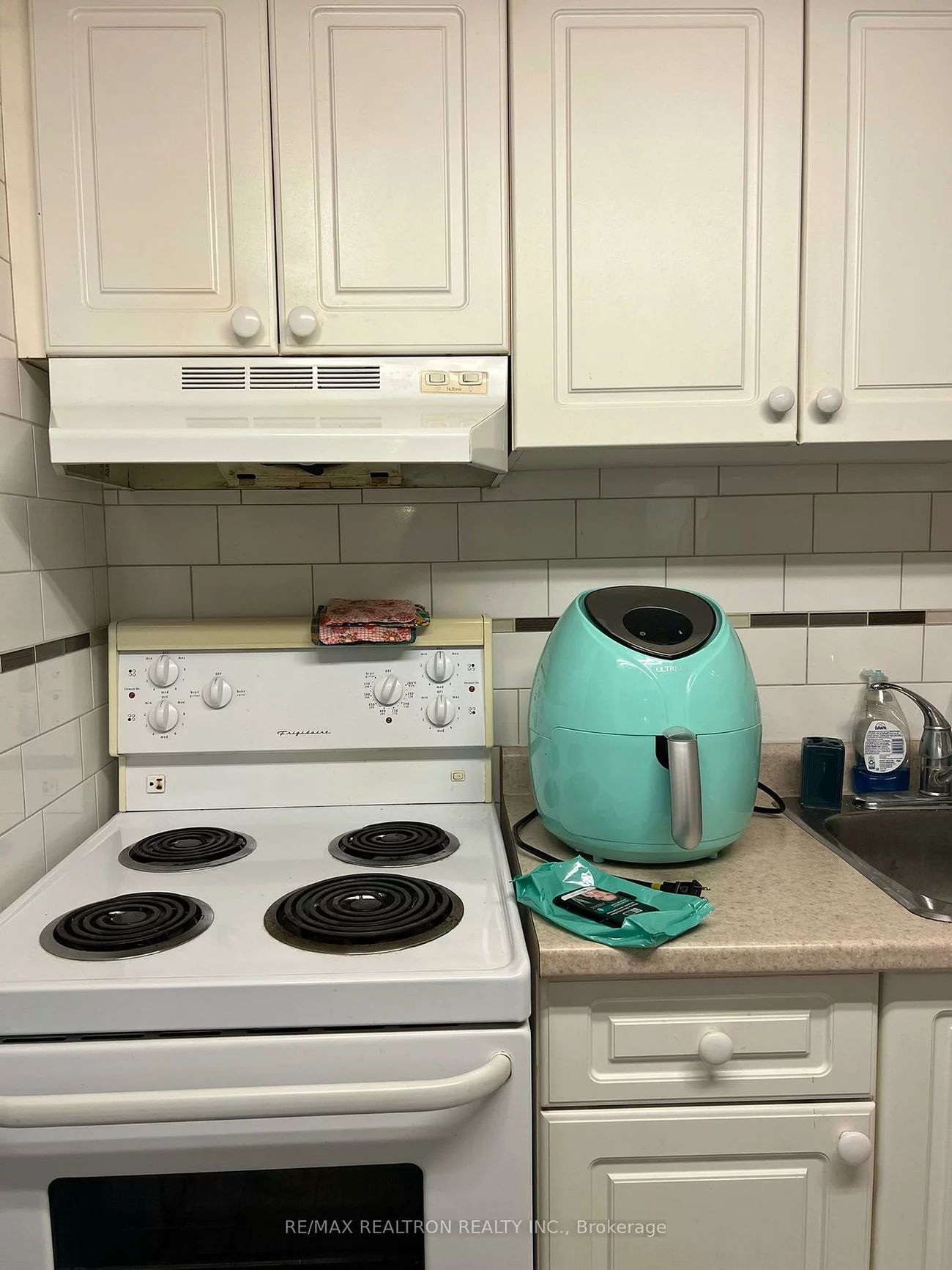 305, Eagle, Central Newmarket, Newmarket