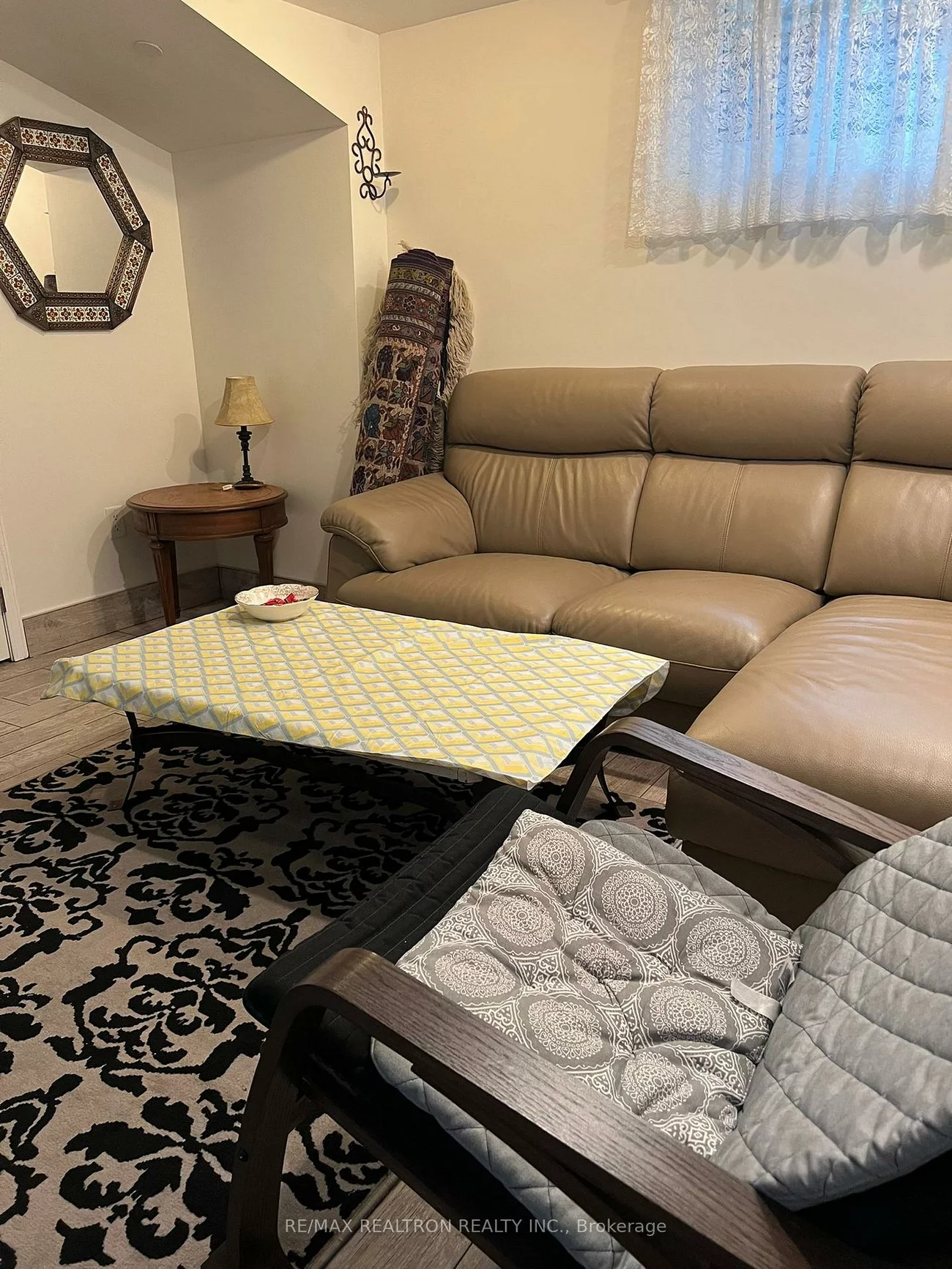 305, Eagle, Central Newmarket, Newmarket