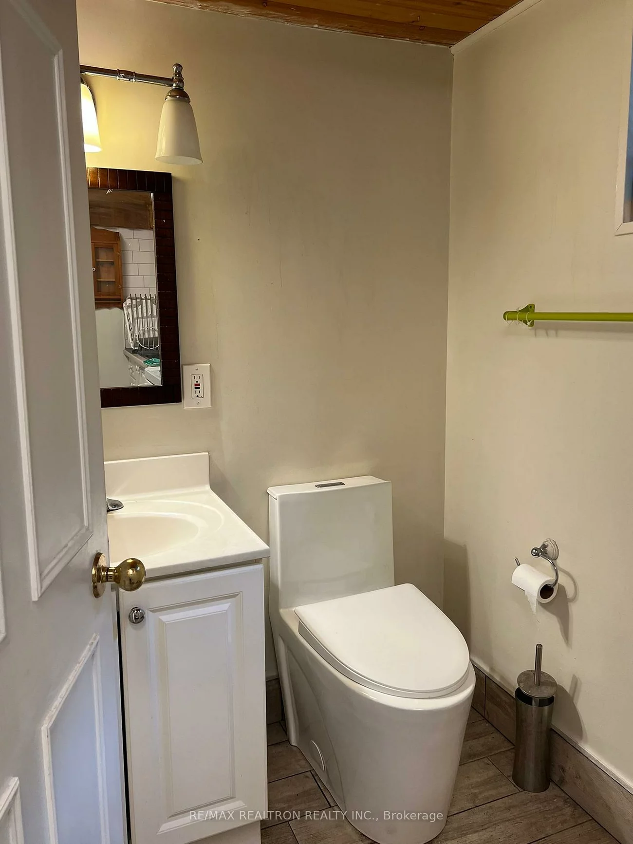 305, Eagle, Central Newmarket, Newmarket