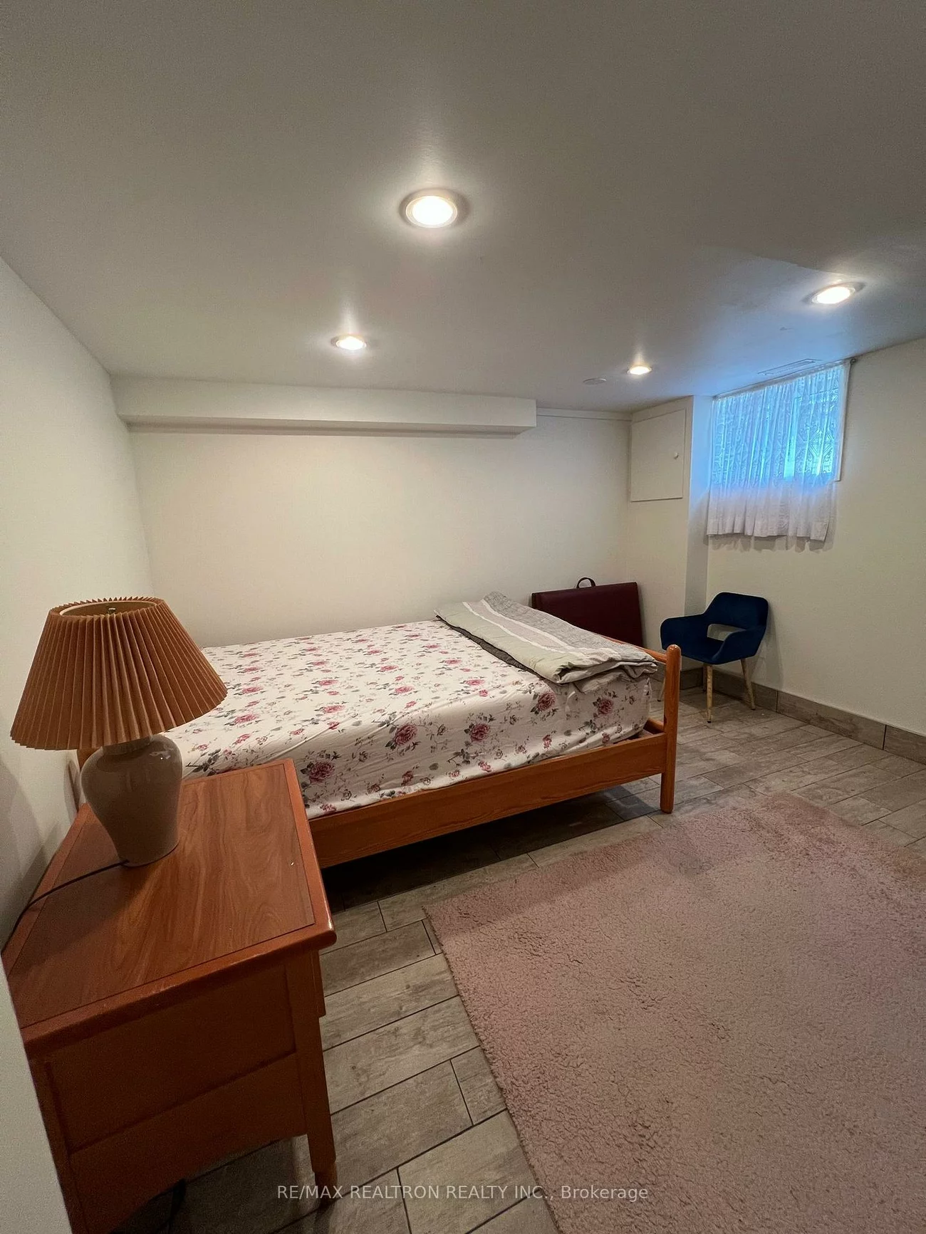 305, Eagle, Central Newmarket, Newmarket