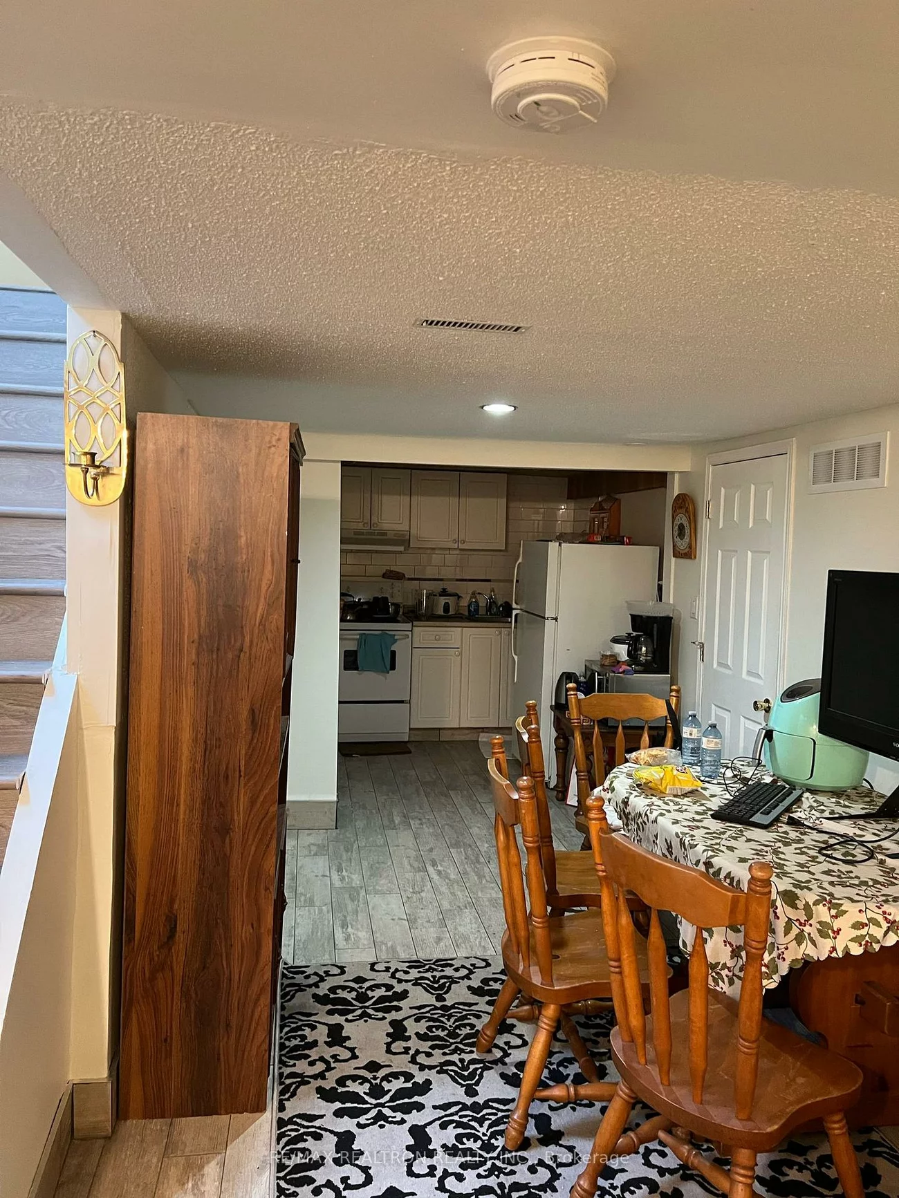 305, Eagle, Central Newmarket, Newmarket