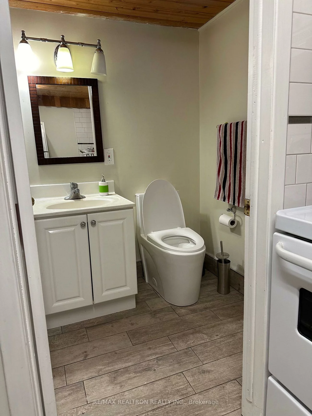 305, Eagle, Central Newmarket, Newmarket