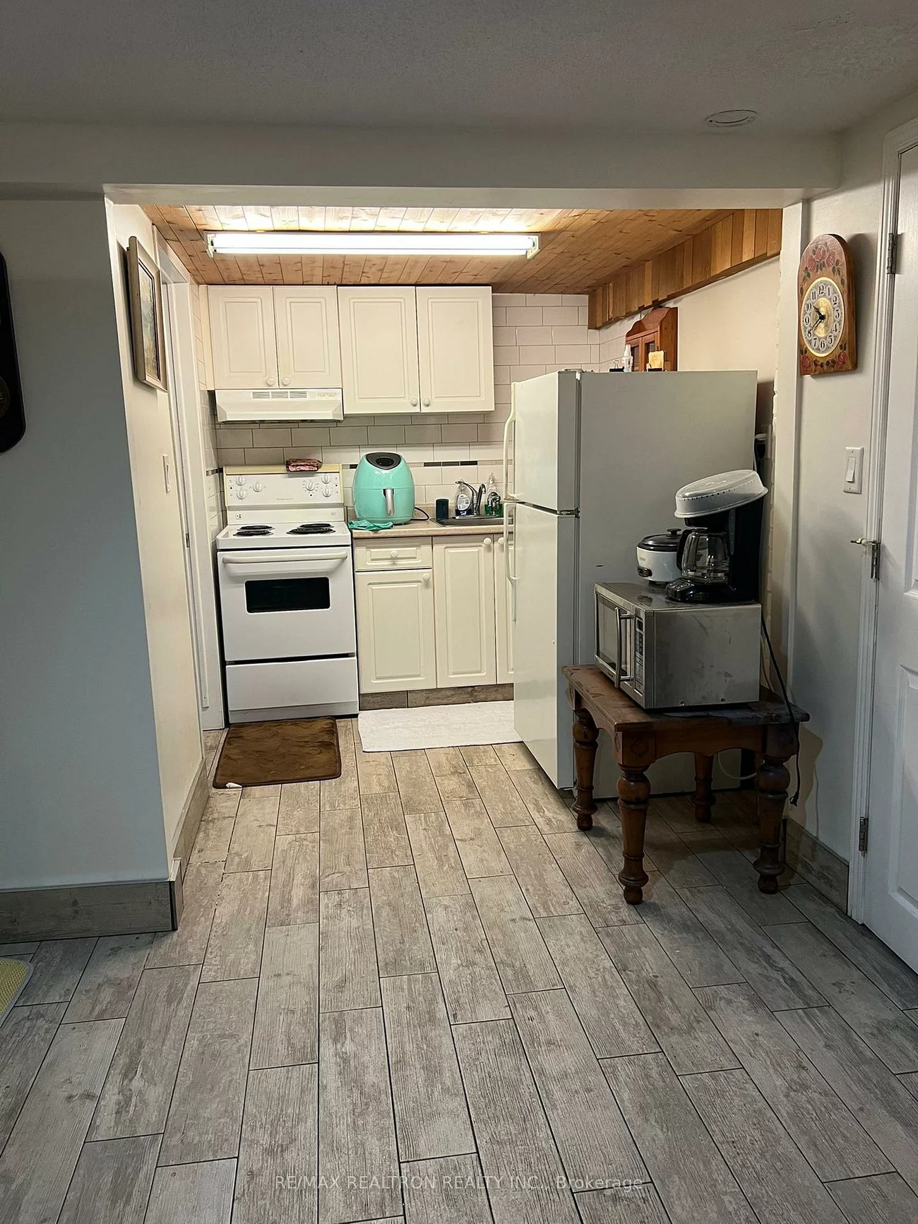 305, Eagle, Central Newmarket, Newmarket