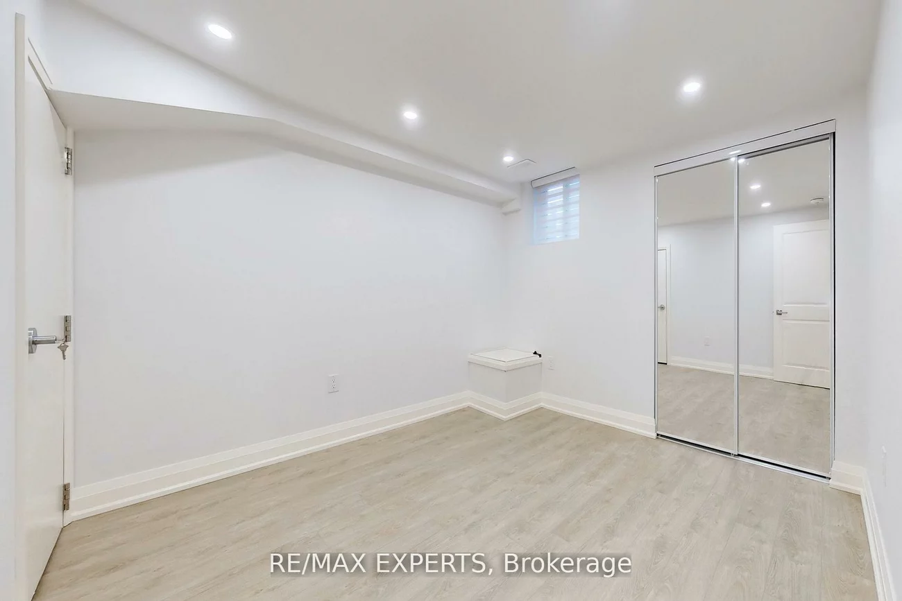 1097, Wildwood, Gorham-College Manor, Newmarket