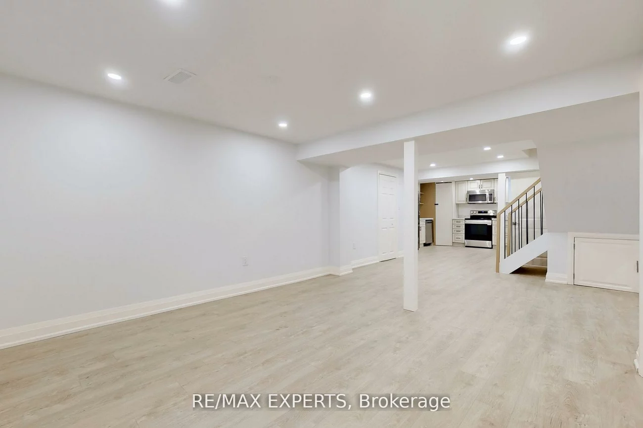 1097, Wildwood, Gorham-College Manor, Newmarket