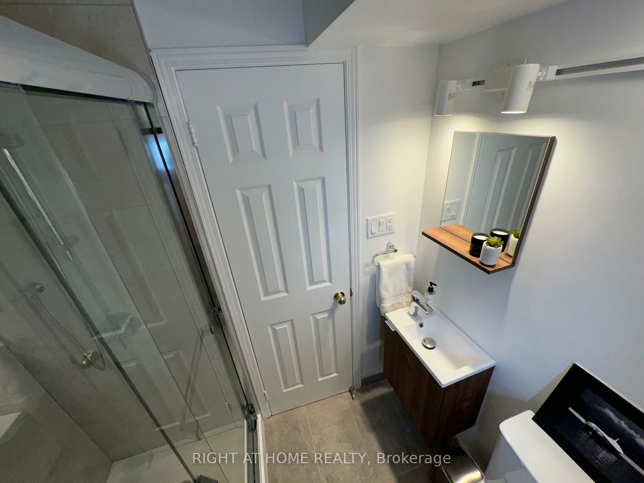 469, Queen, Central Newmarket, Newmarket