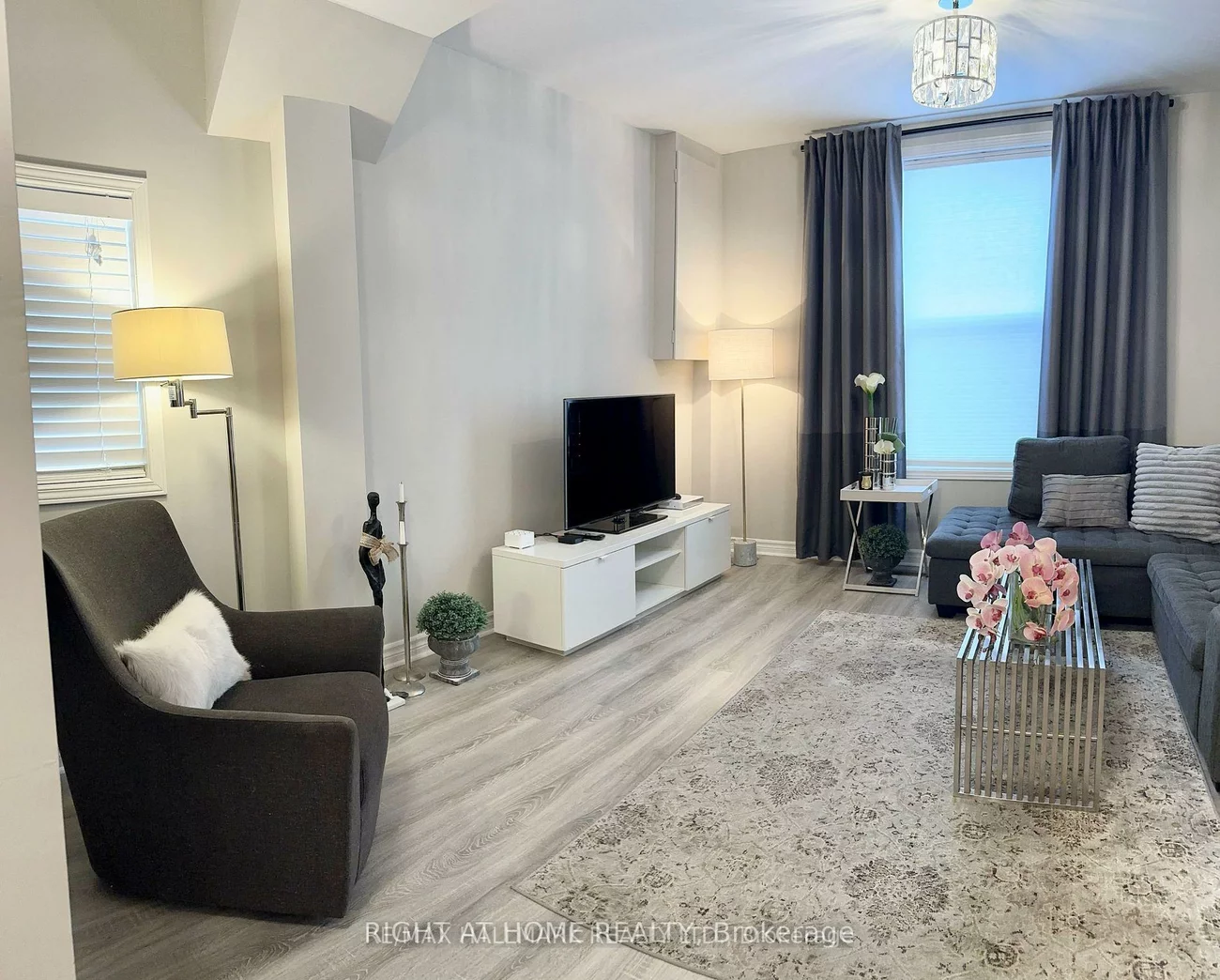 469, Queen, Central Newmarket, Newmarket