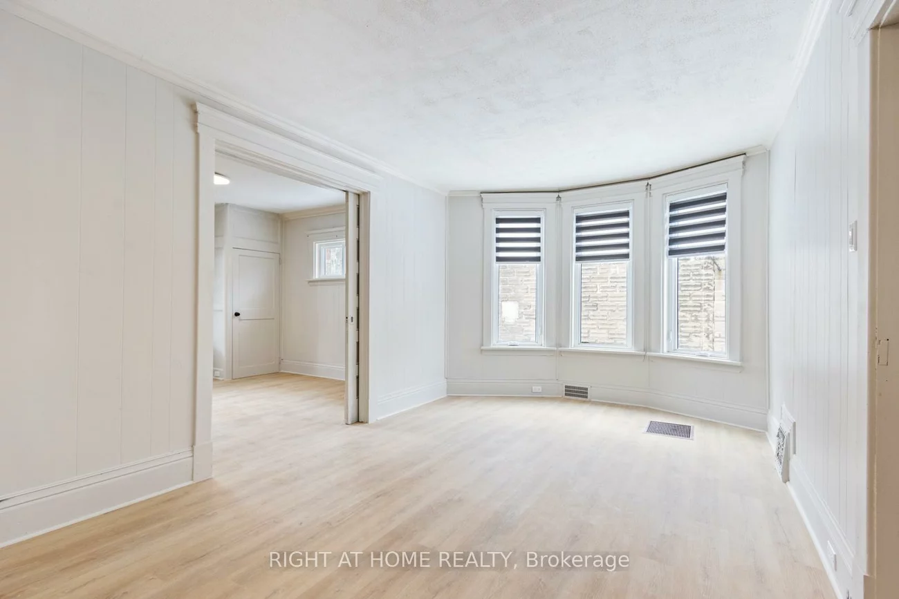 443, Ontario, Central Newmarket, Newmarket