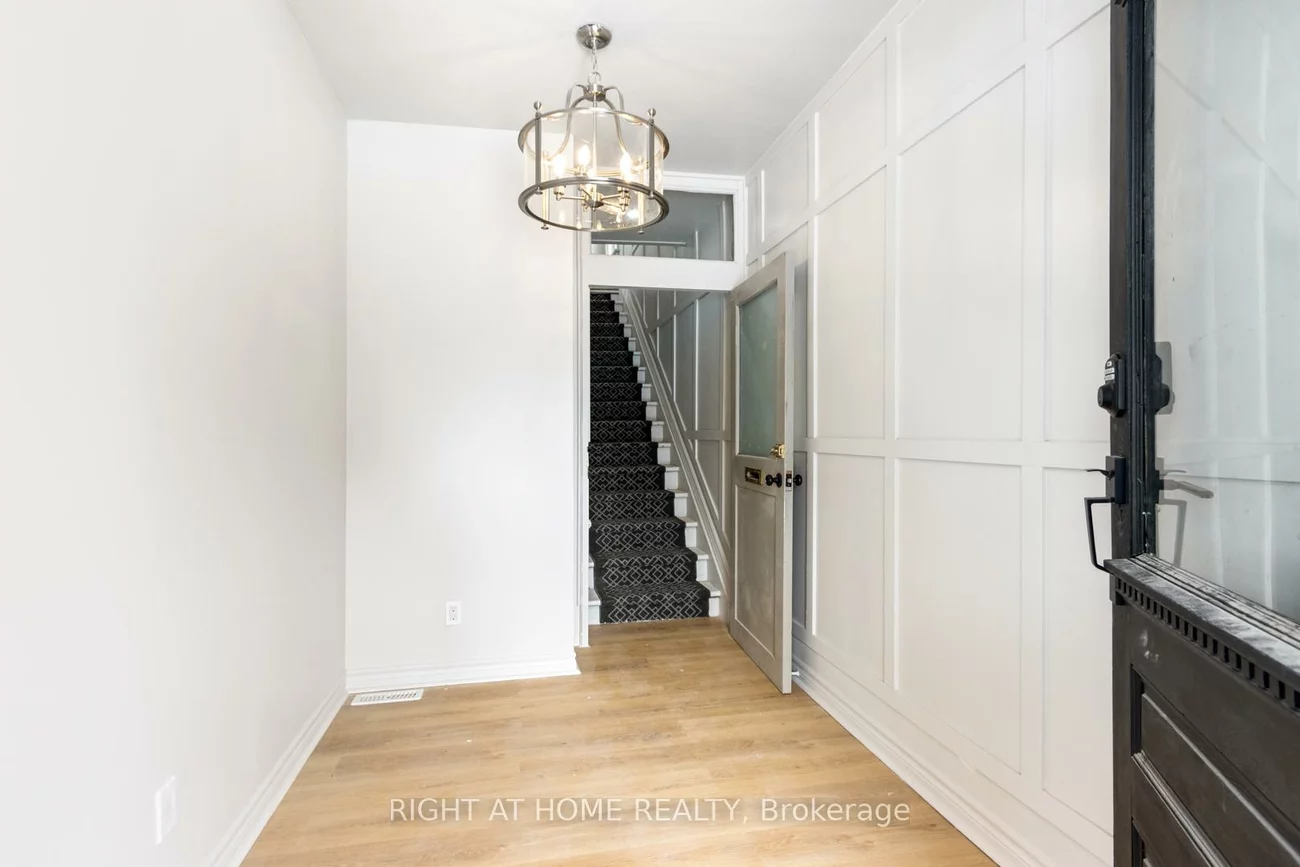 443, Ontario, Central Newmarket, Newmarket