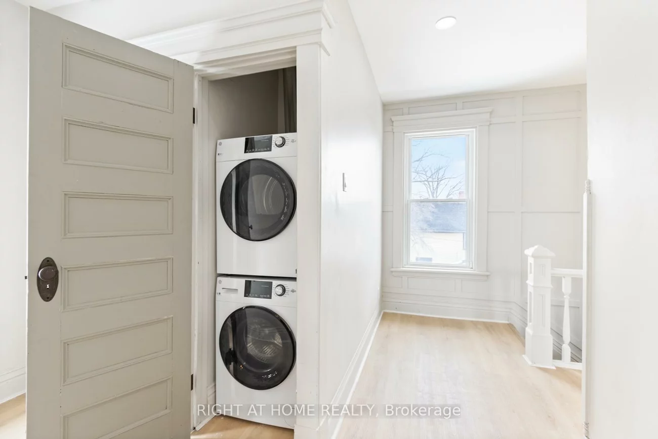 443, Ontario, Central Newmarket, Newmarket