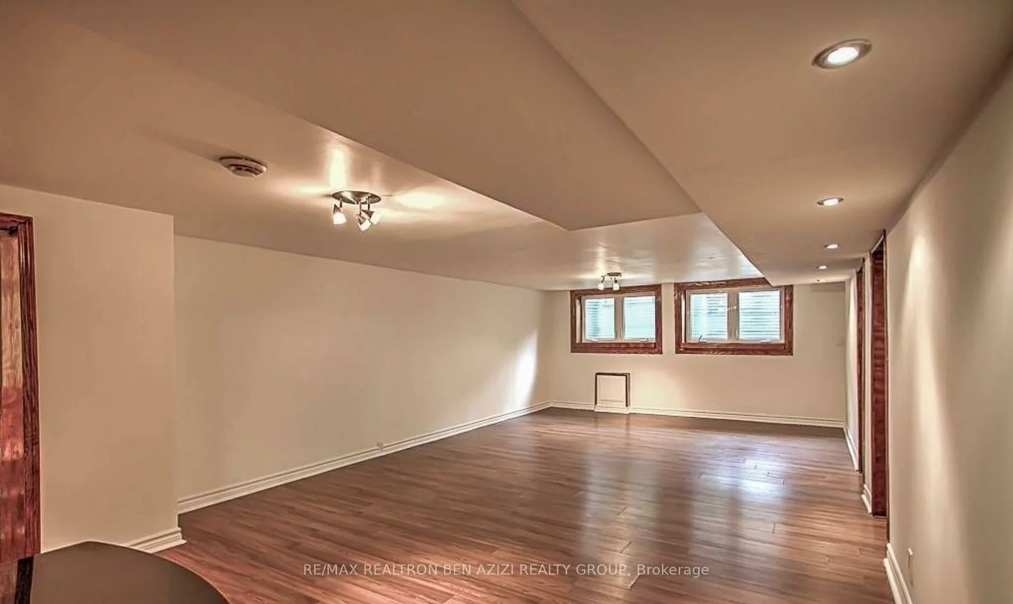 49, Don Mor, Central Newmarket, Newmarket
