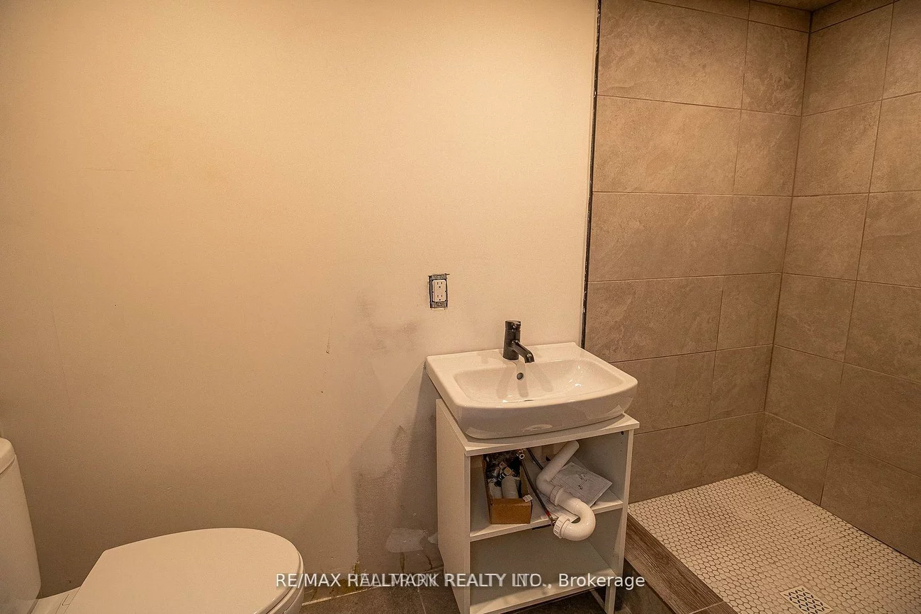 978, Wildwood, Gorham-College Manor, Newmarket