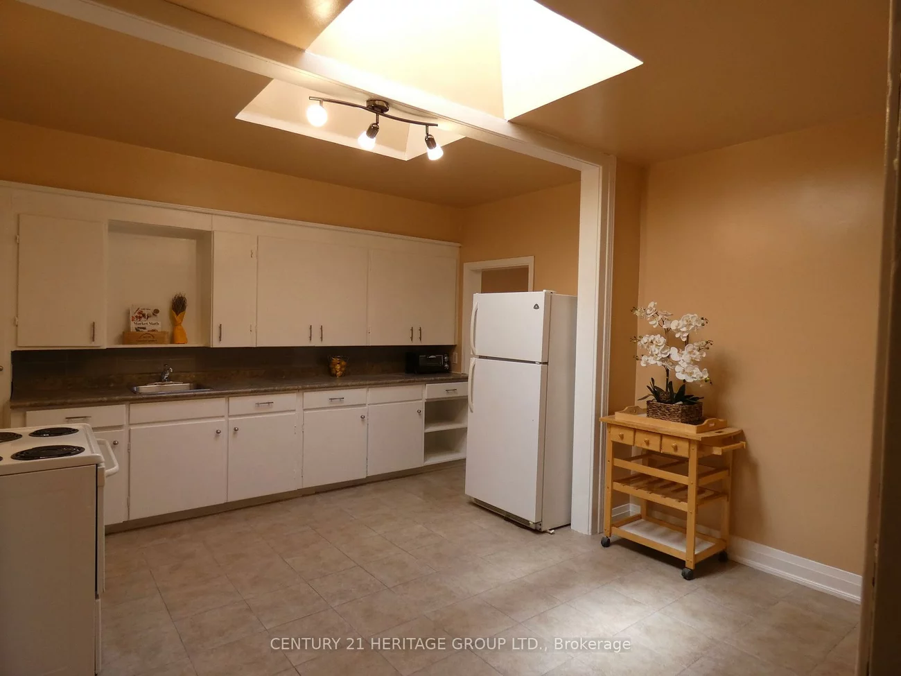 201, Main, Central Newmarket, Newmarket