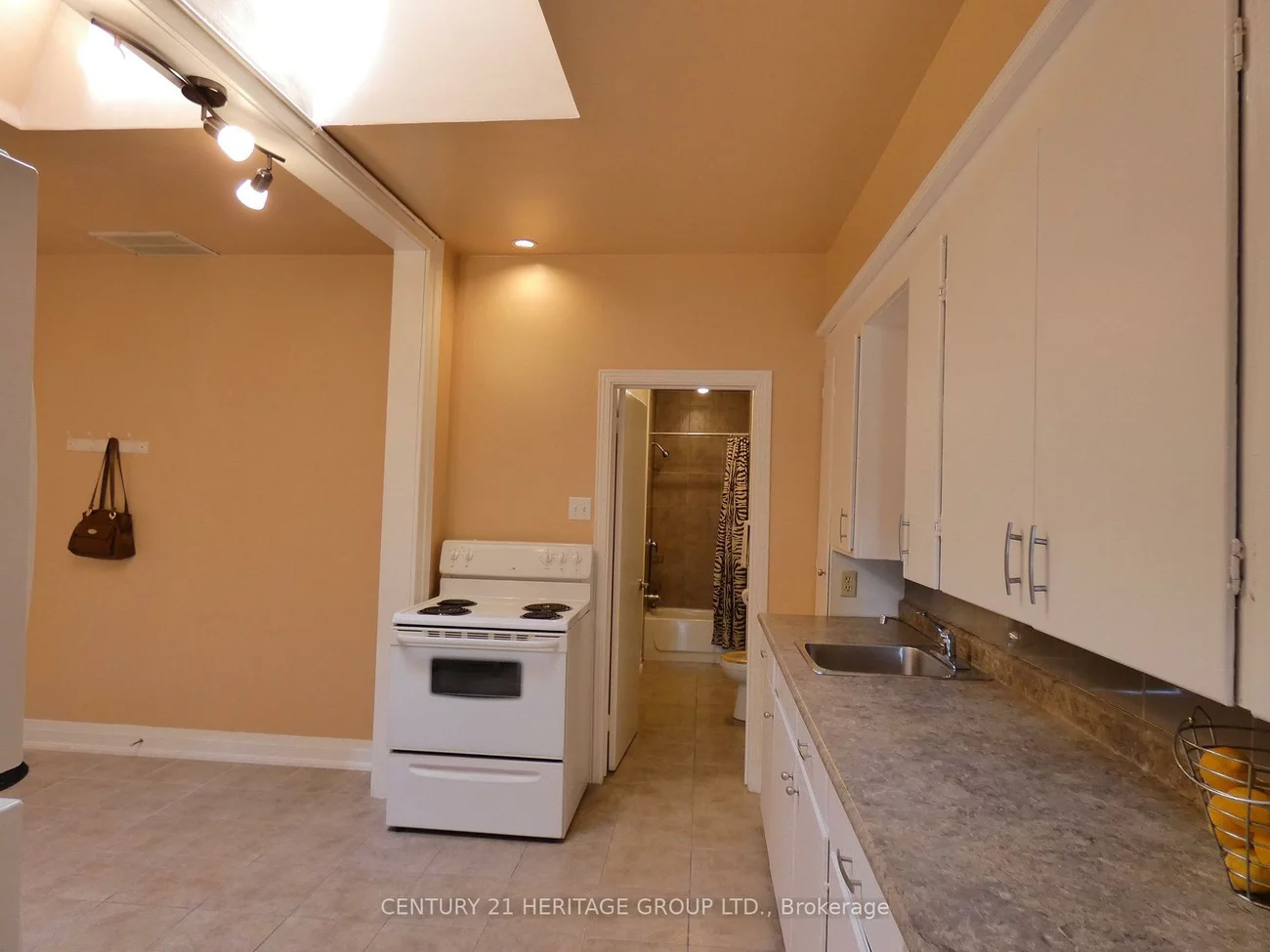 201, Main, Central Newmarket, Newmarket