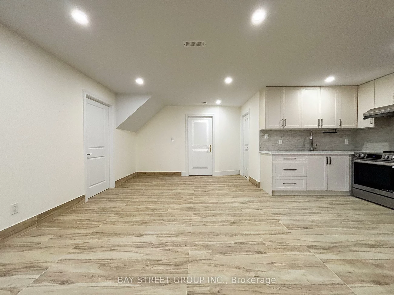 Bsmt 42, Brown, Glenway Estates, Newmarket