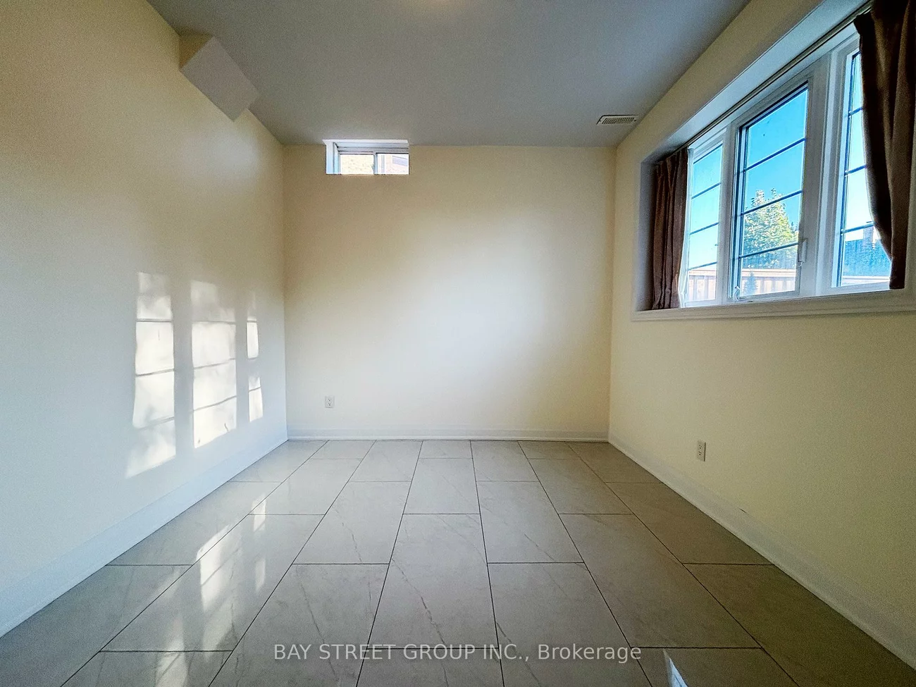 Bsmt 42, Brown, Glenway Estates, Newmarket