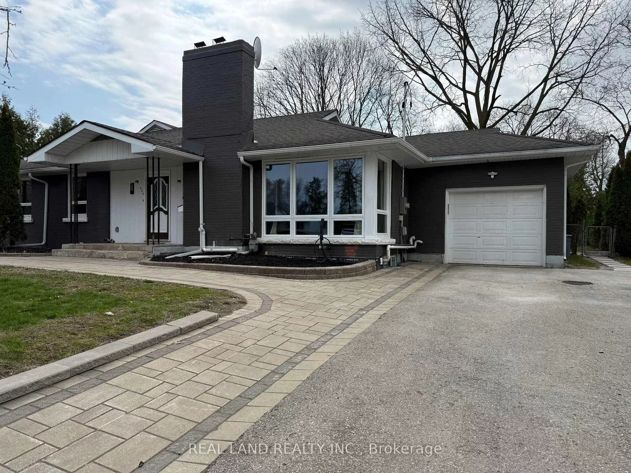 220, Millard, Central Newmarket, Newmarket