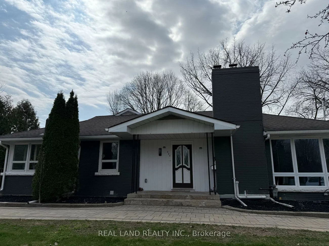 220, Millard, Central Newmarket, Newmarket
