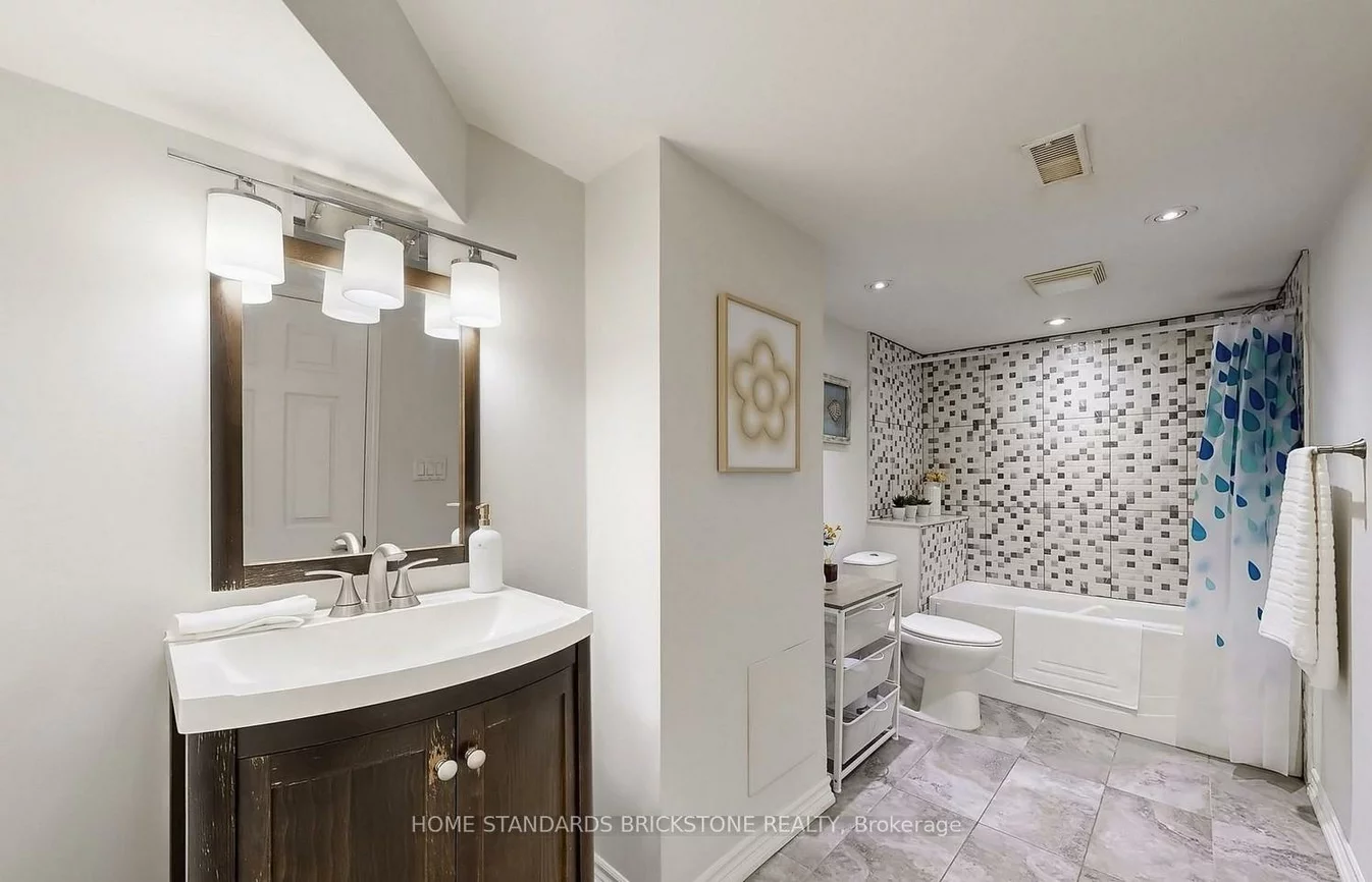 1011, Janette, Huron Heights-Leslie Valley, Newmarket