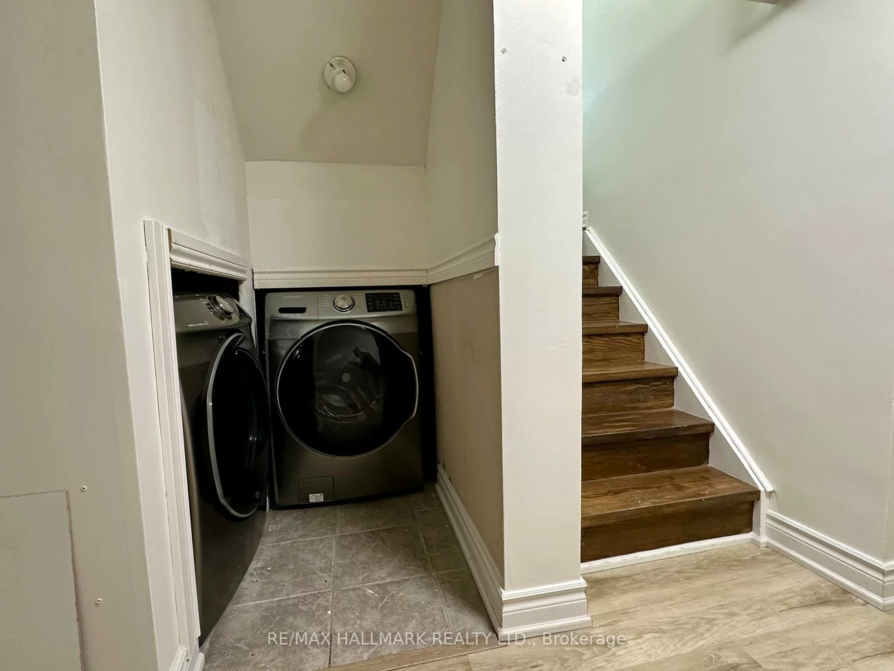 83, Red River, Woodland Hill, Newmarket