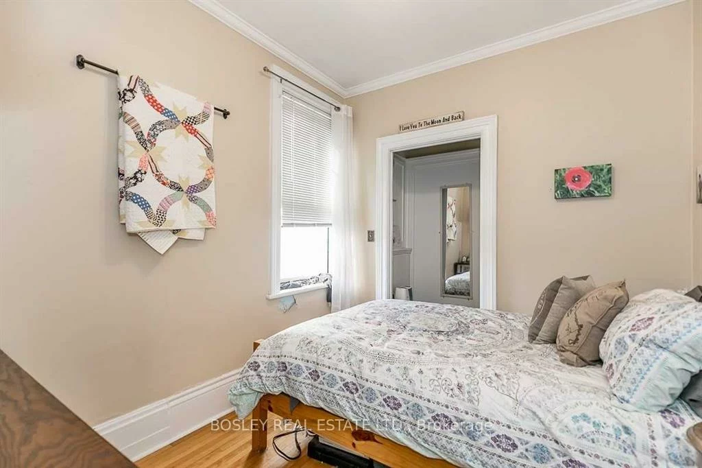 330, Botsford, Central Newmarket, Newmarket
