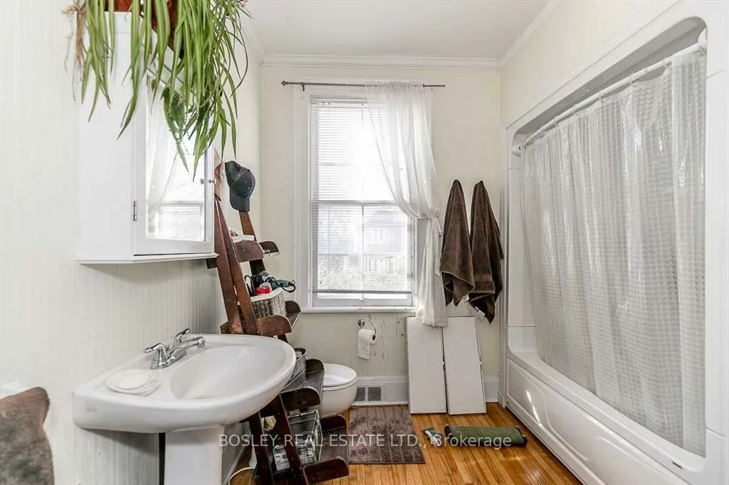 330, Botsford, Central Newmarket, Newmarket