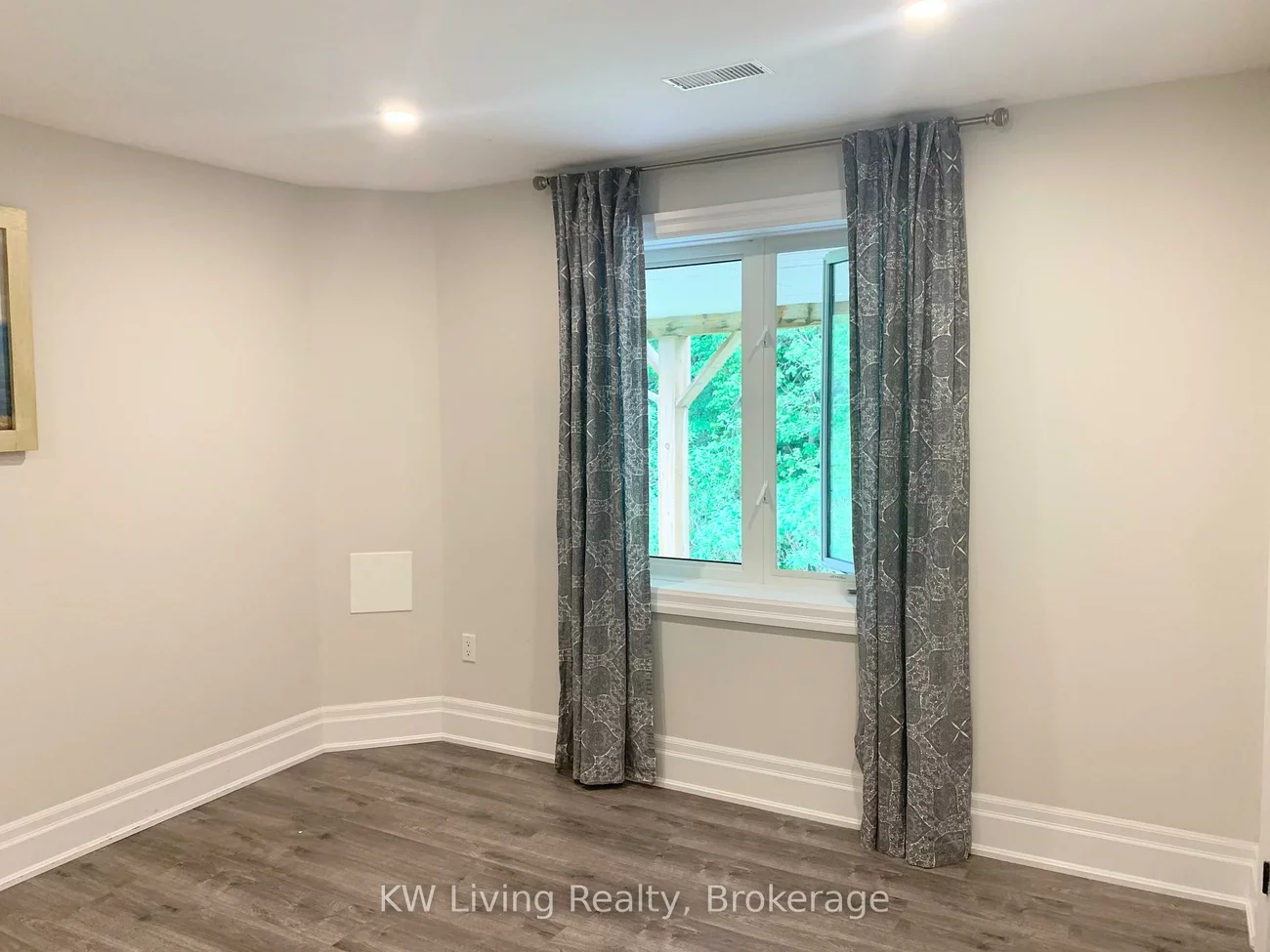 162, Art West, Woodland Hill, Newmarket
