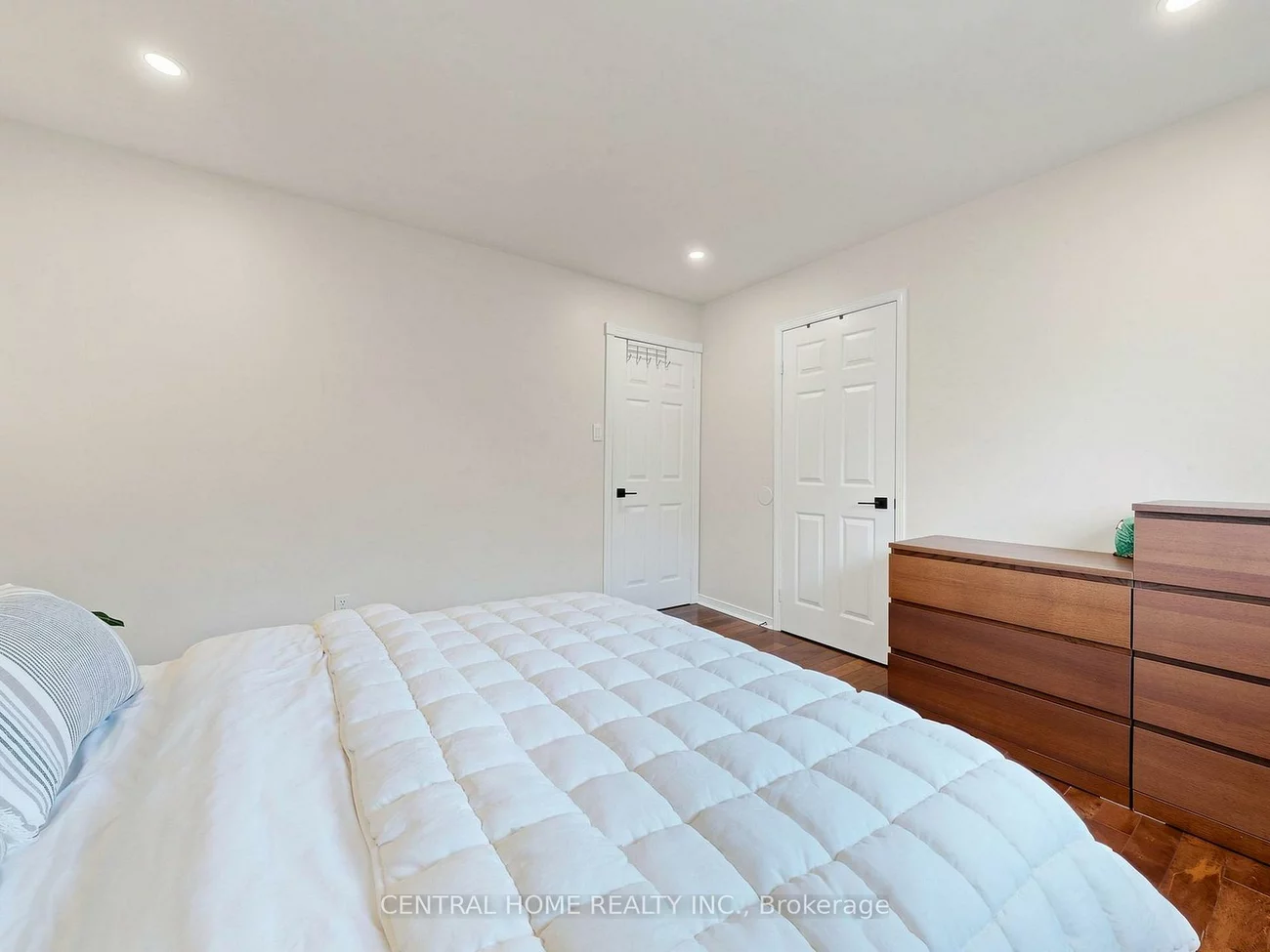 48, Ballard, Armitage, Newmarket