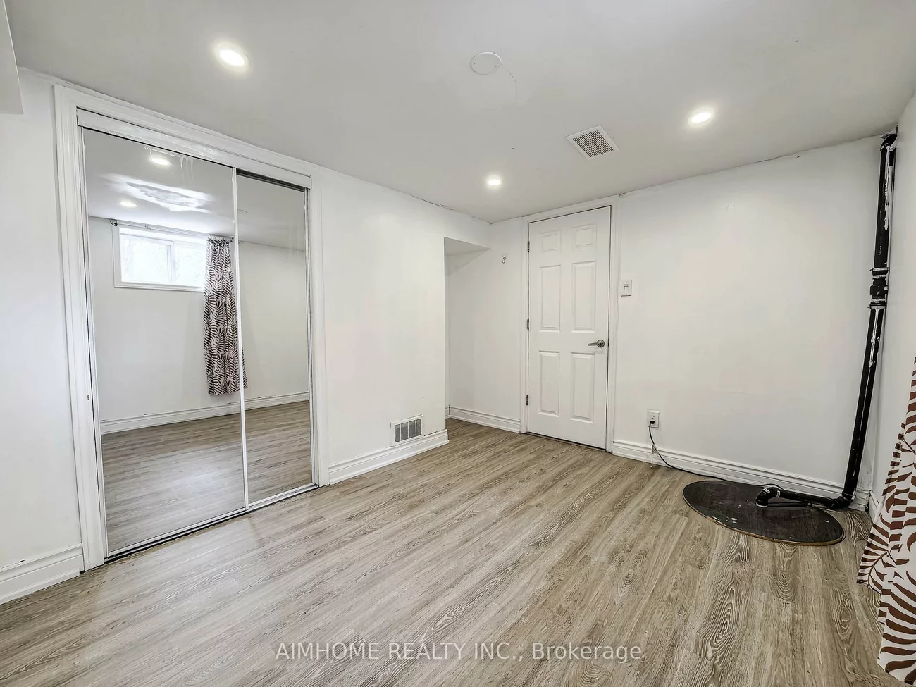 57, Gladman, Central Newmarket, Newmarket