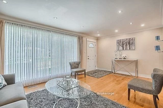43, Boothbay, Central Newmarket, Newmarket