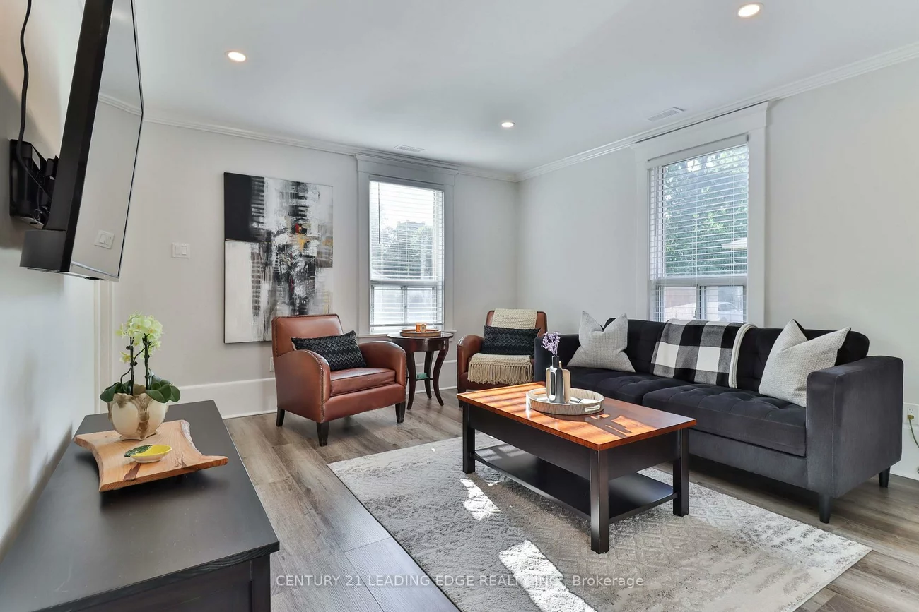 487, Eagle, Central Newmarket, Newmarket