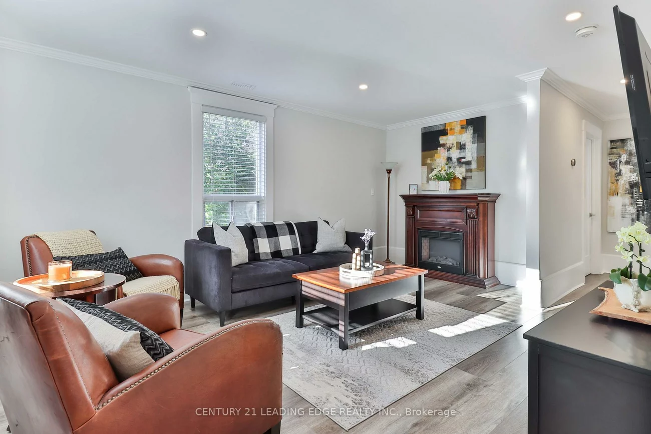 487, Eagle, Central Newmarket, Newmarket