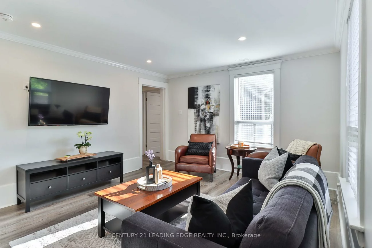487, Eagle, Central Newmarket, Newmarket