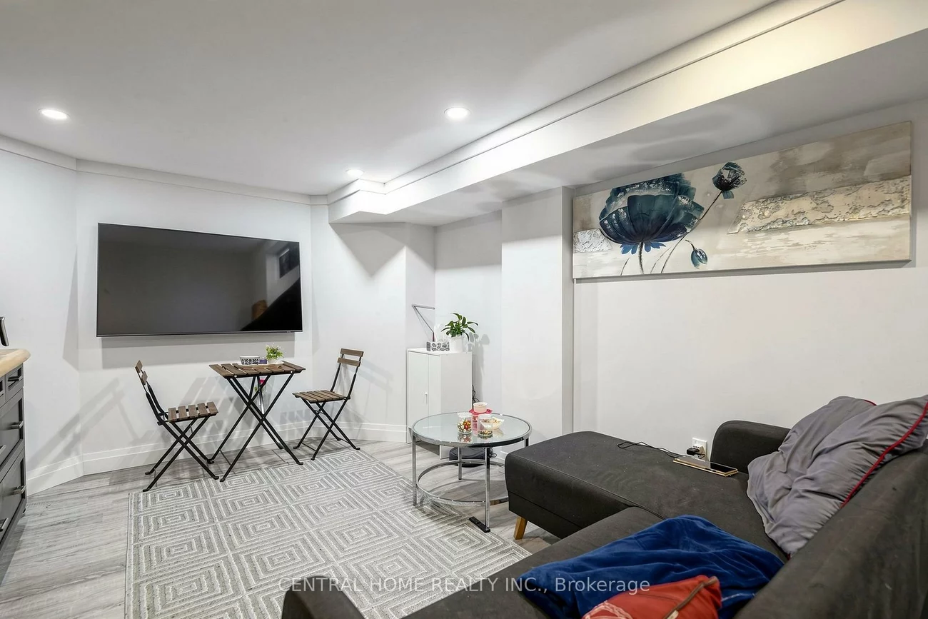 307, Alex Doner, Glenway Estates, Newmarket
