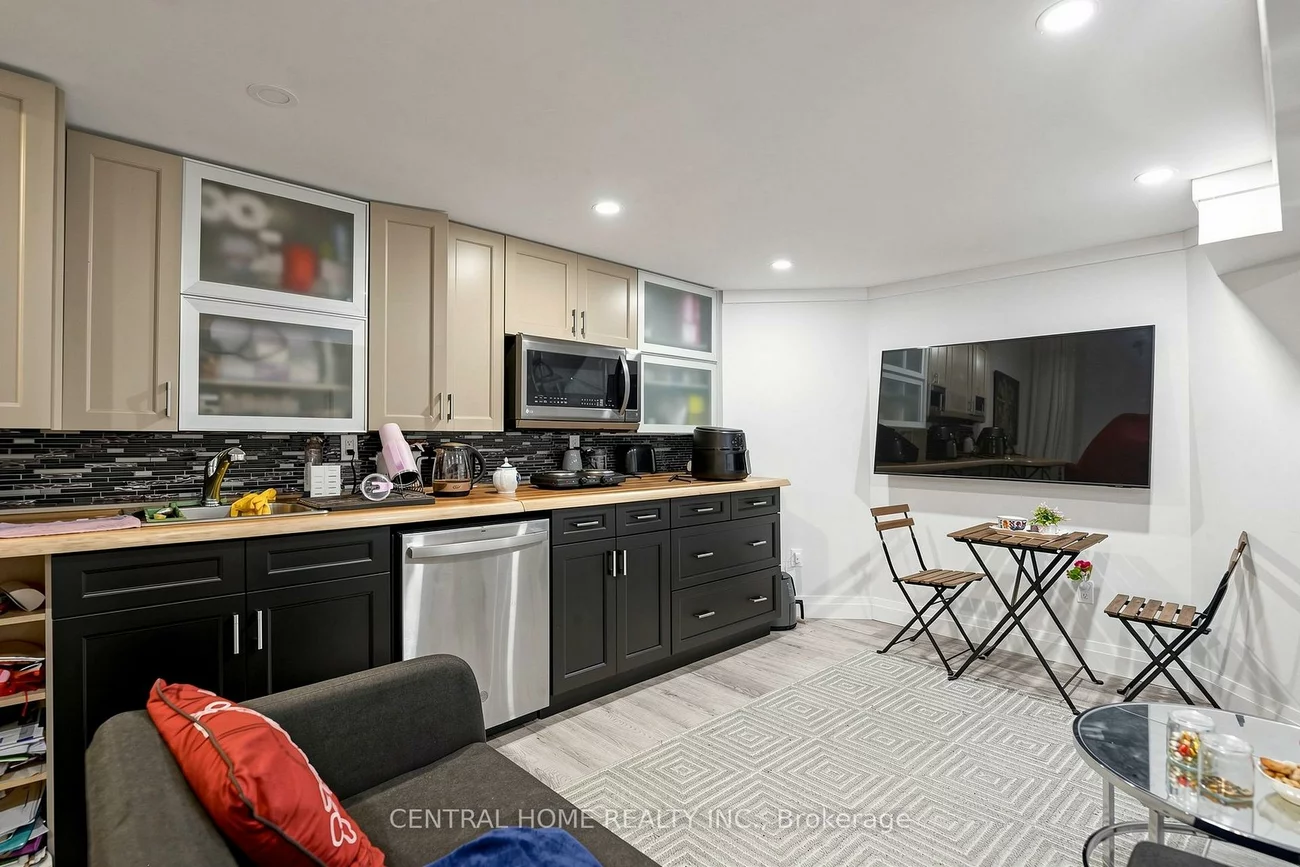 307, Alex Doner, Glenway Estates, Newmarket