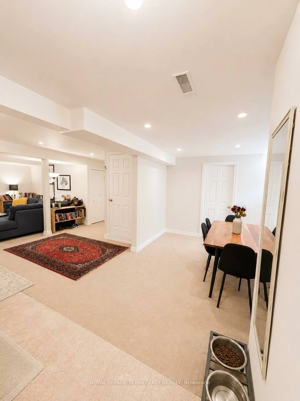 42, Portland Cres, Bristol-London, Newmarket