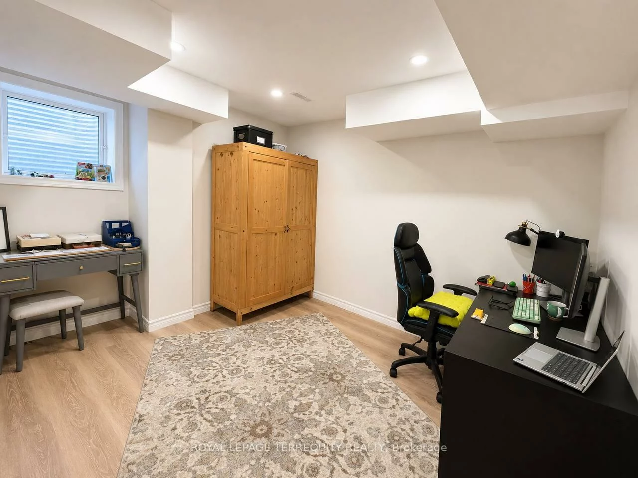 42, Portland Cres, Bristol-London, Newmarket