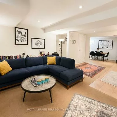 42, Portland Cres, Bristol-London, Newmarket