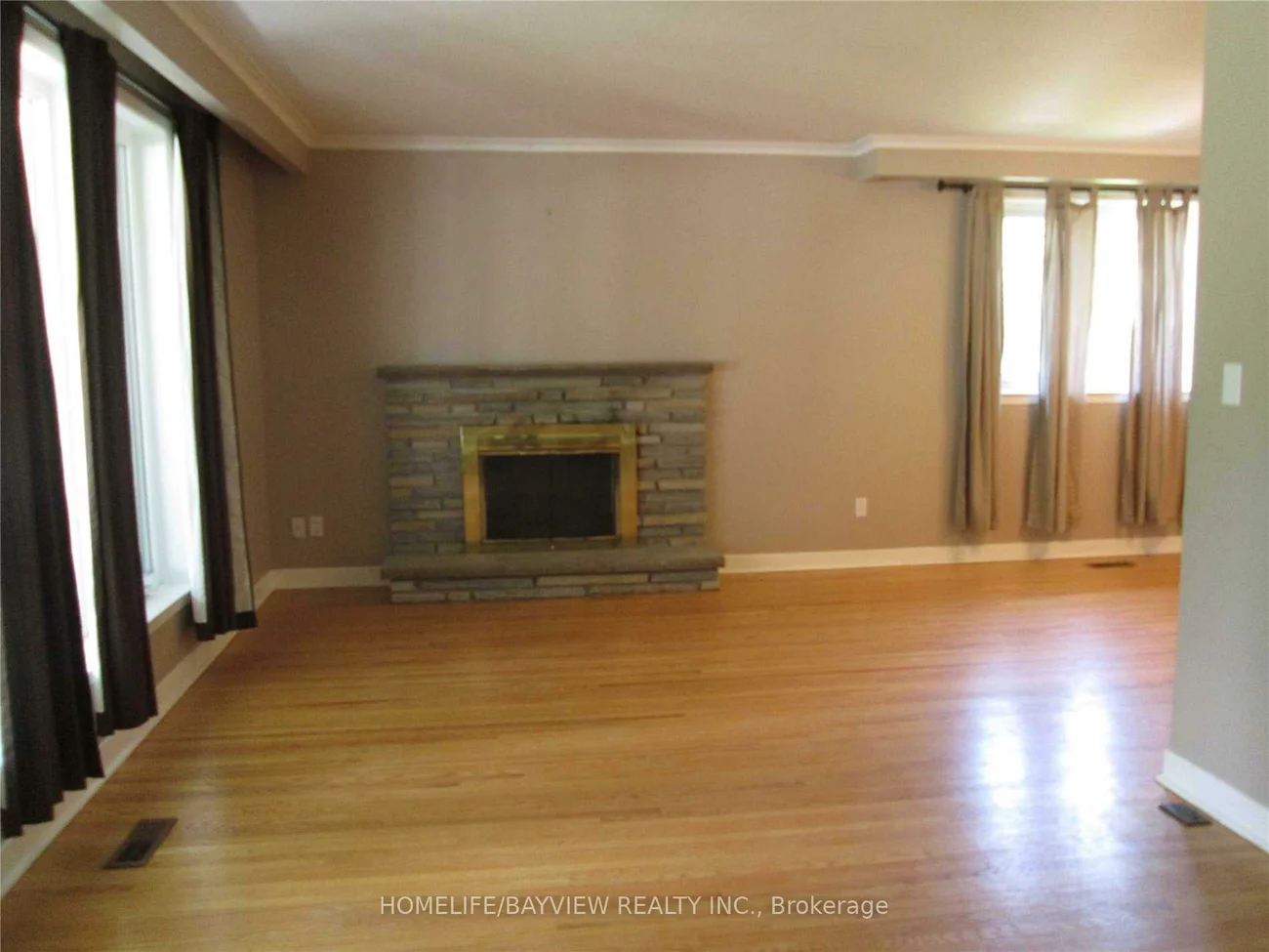303, Millard(Main Level), Central Newmarket, Newmarket