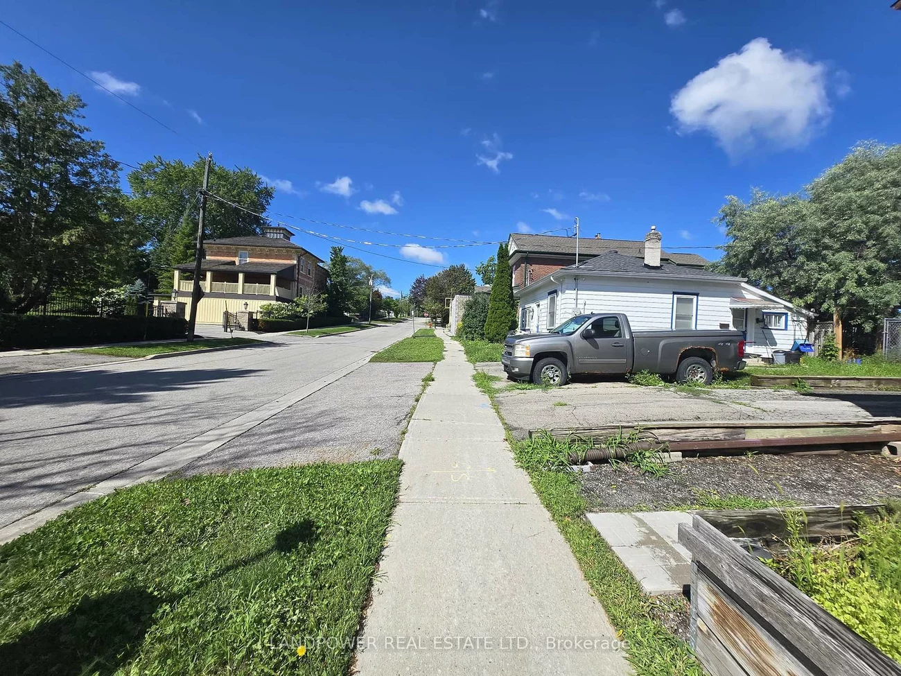 451, Ontario, Central Newmarket, Newmarket