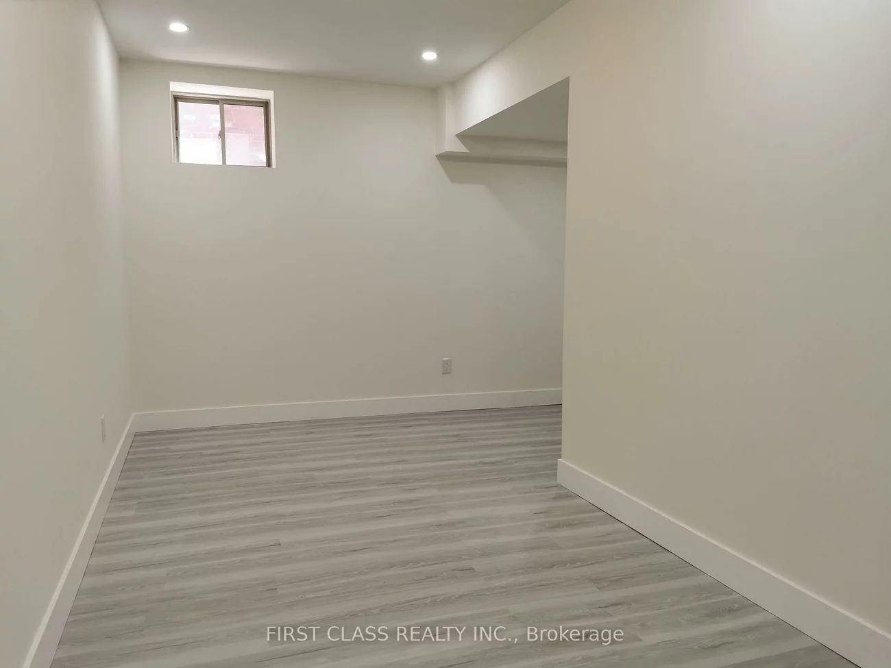 657, Clifford Perry, Woodland Hill, Newmarket
