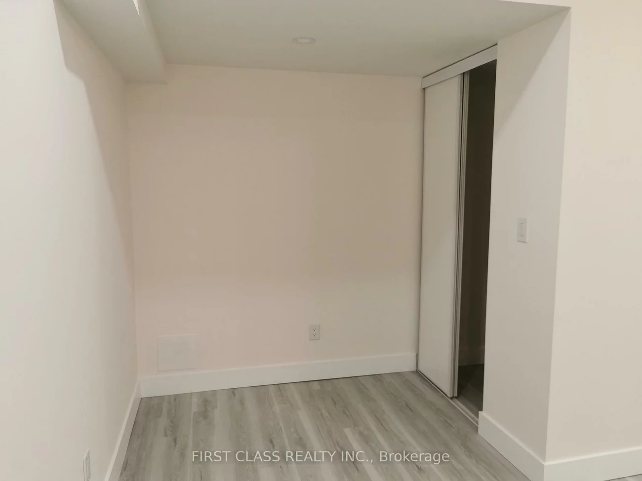 657, Clifford Perry, Woodland Hill, Newmarket
