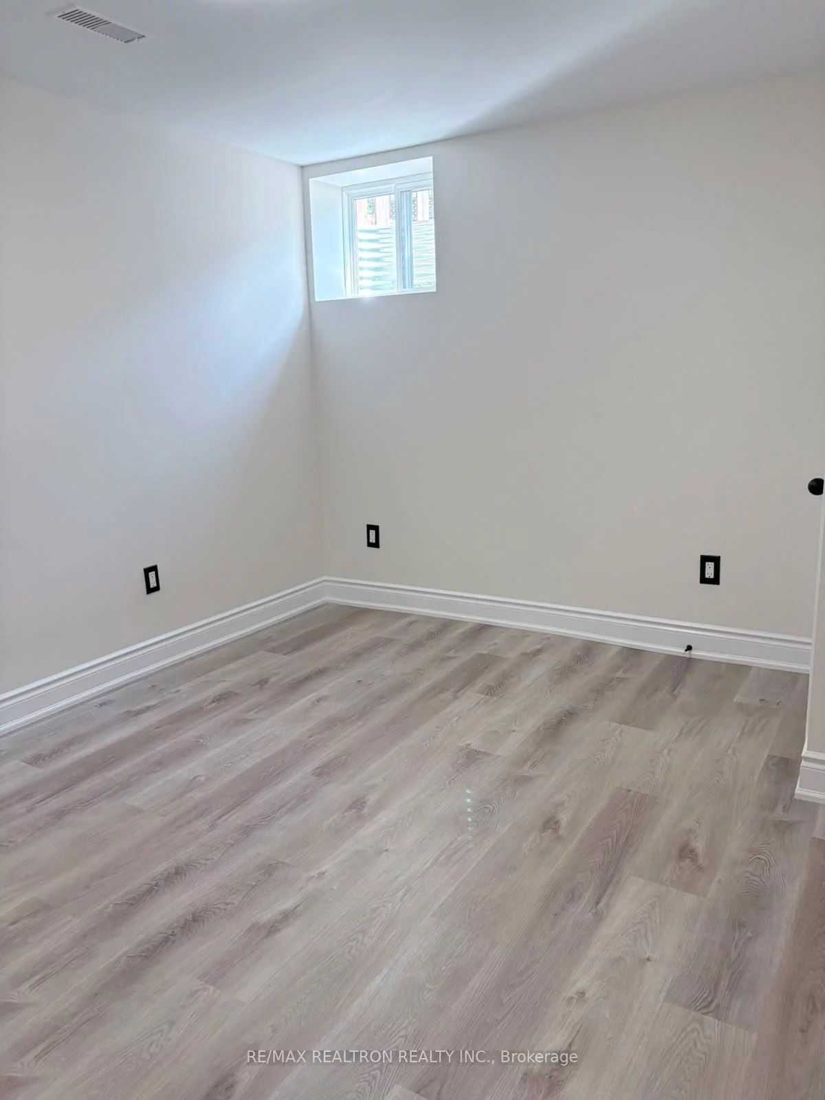 158, Wainscot, Woodland Hill, Newmarket