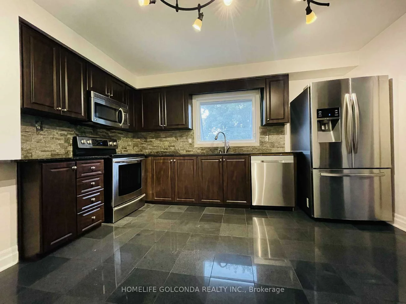 909, Ferndale, Gorham-College Manor, Newmarket