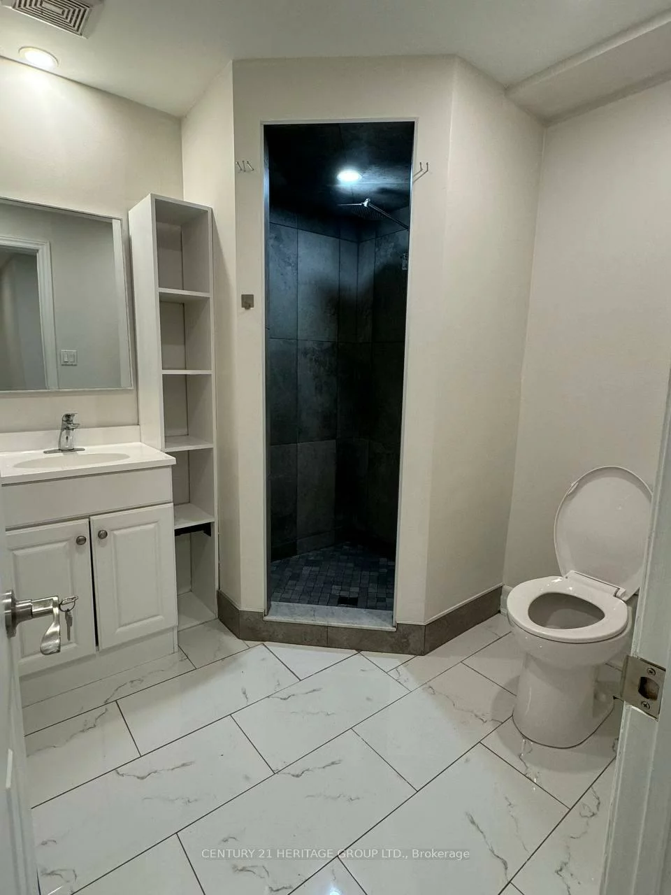 490, Cody, Central Newmarket, Newmarket